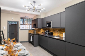 Modern & Funky 3-BR Duplex with Games Room & Sauna